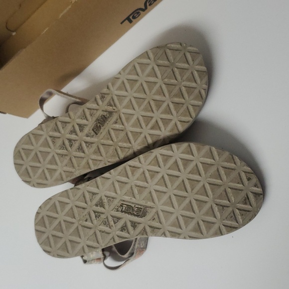 Teva Women's size 7 Universal Wildflower 1125201 / Pyor - Picture 10 of 10